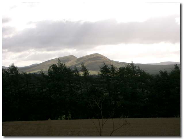 Två kullar i sydligaste Skottland